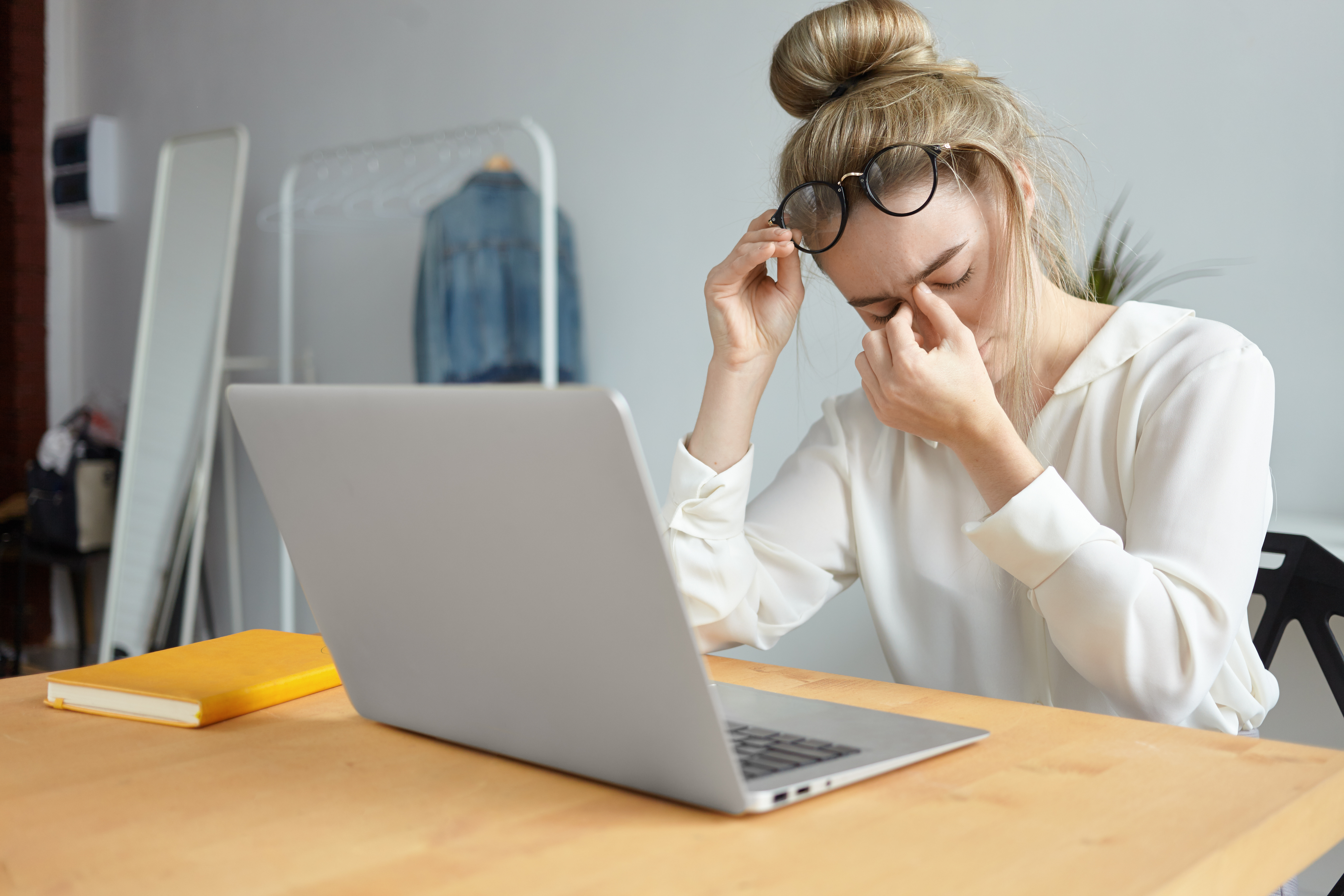 Investigación y análisis de datos sobre ergonomía visual en pantallas de alta tecnología